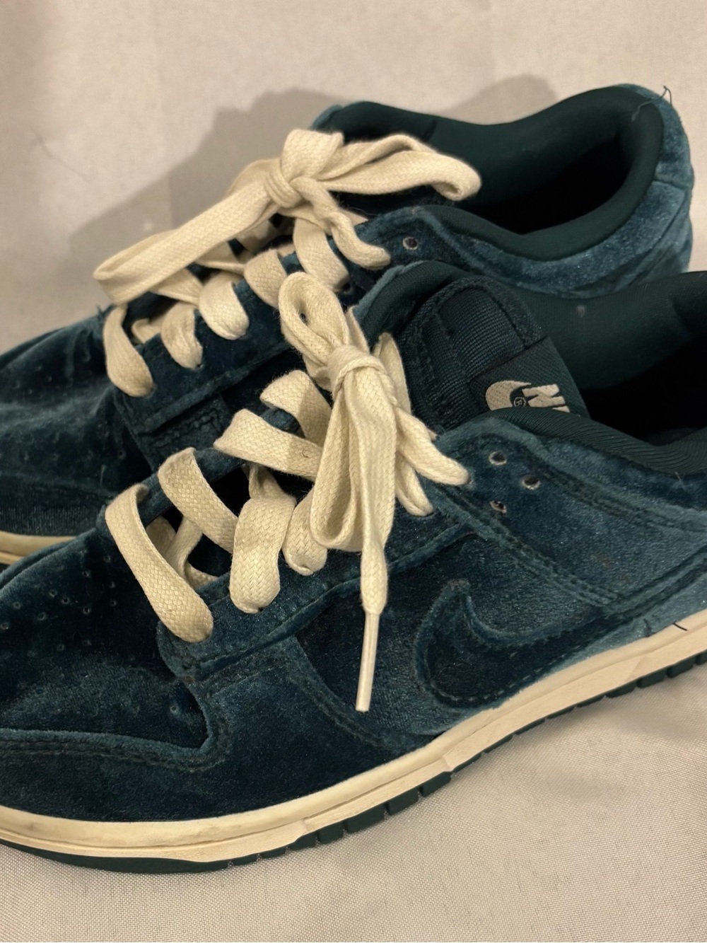 Nike Dunk Low "Green Velvet" Low Top Lace-Up Sneakers Blue/White DZ5224-300
